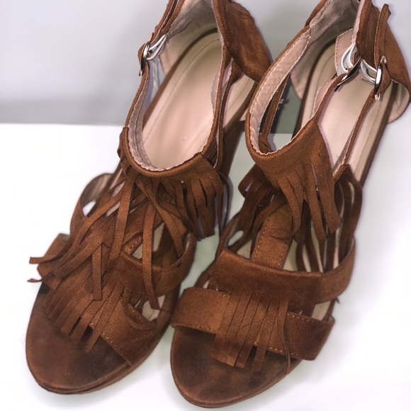 Tassel Wedge - Picture 3 of 3